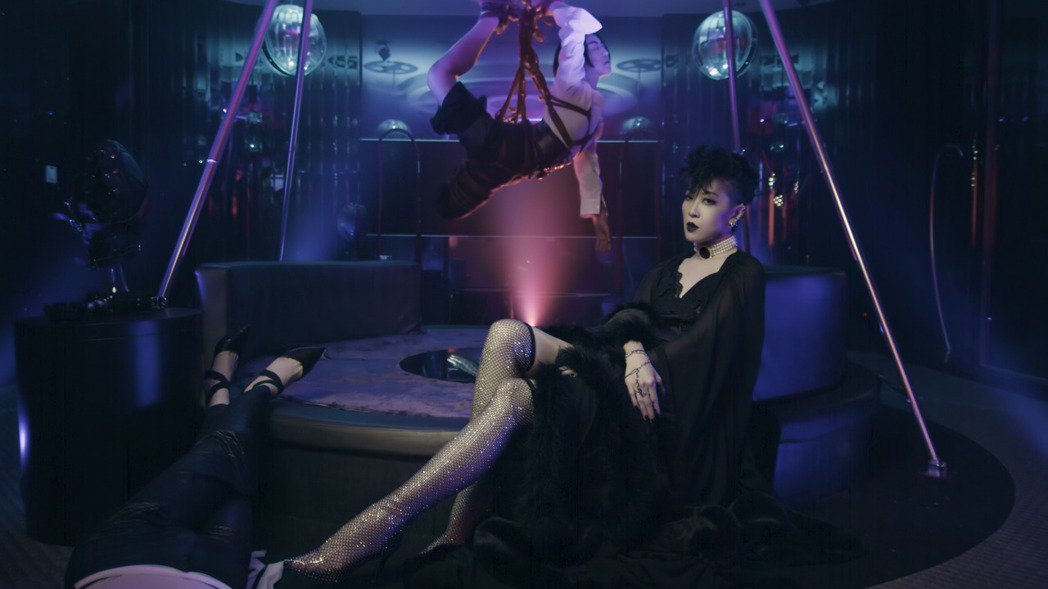 陈珊妮「捆缚」泄动漫魂拒粉丝讨缚：你在想什么