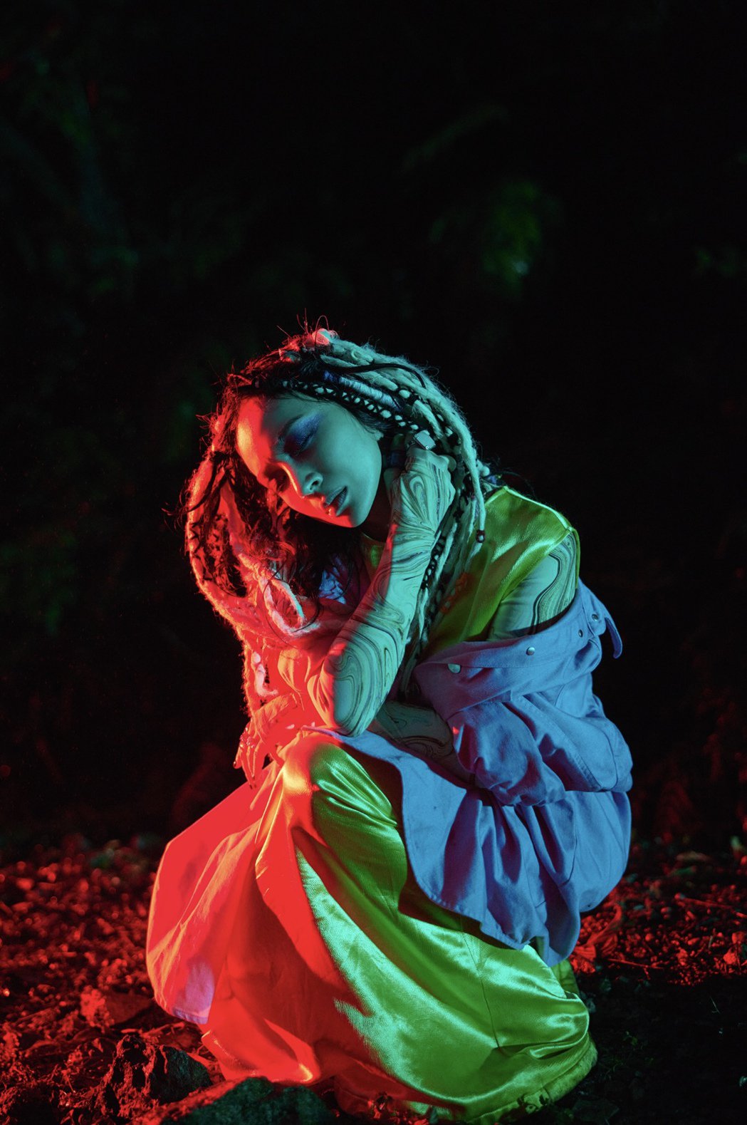 Faye被裸肌猛男「公主抱」 潮红羞认：好酸、好累