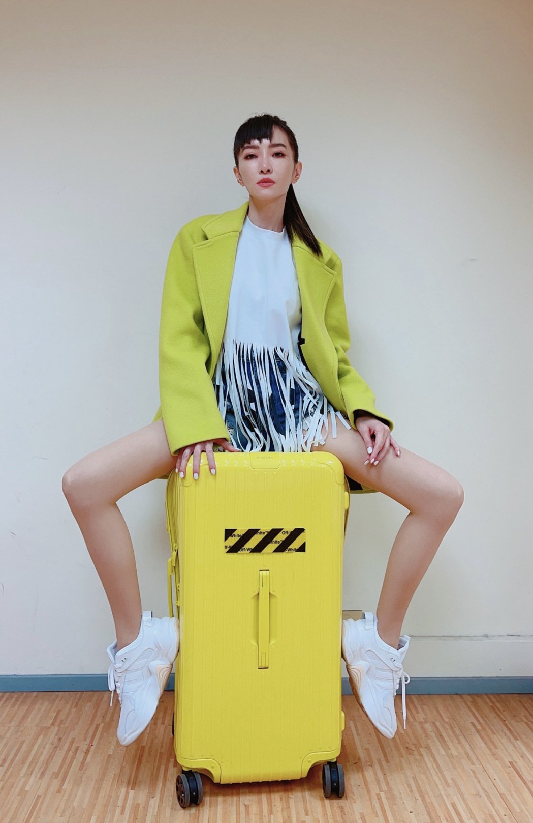 谢金燕遇60岁阿姨贴车直喊「夭寿啊」开窗关心歪腰了