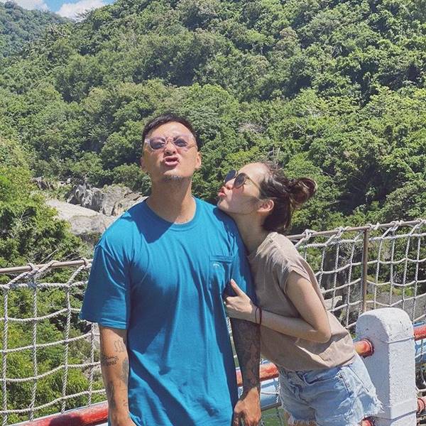 王棠云看到保温箱里仅1000克小小的她，心痛崩溃：是我没有保护好她