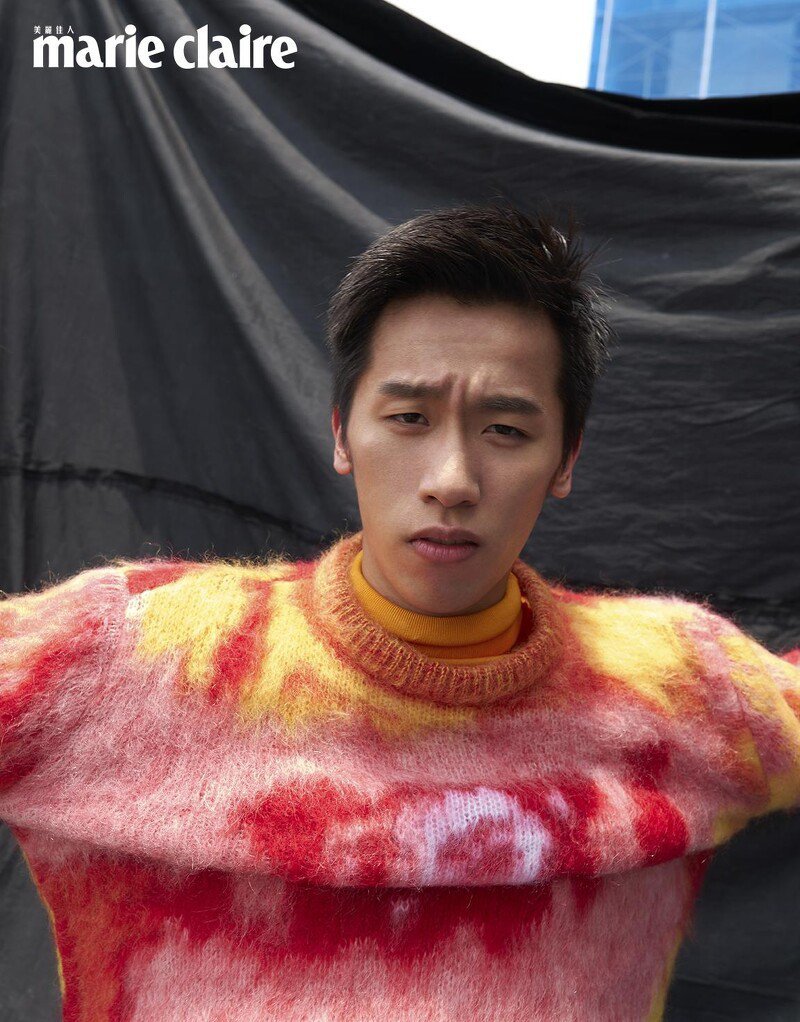 鞍马王子李智凯回旋性感小露胸腹肌最养眼