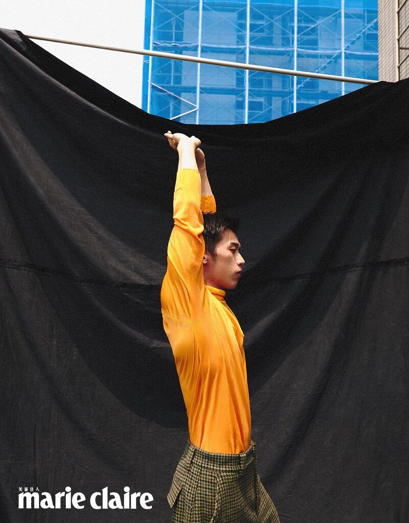 鞍马王子李智凯回旋性感小露胸腹肌最养眼