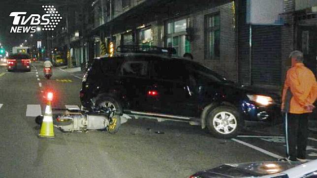 5岁女站踏板惨遭撞亡，机车前面勿站人，后座孩子小腿也至少要40公分