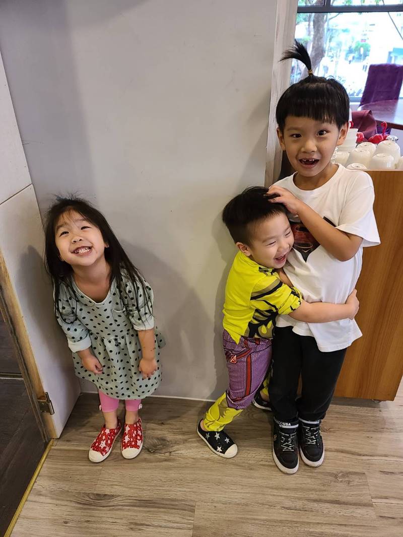 爸妈的荷包守不住〜黄小柔直言:一切都很值得,继续辛苦赚钱!