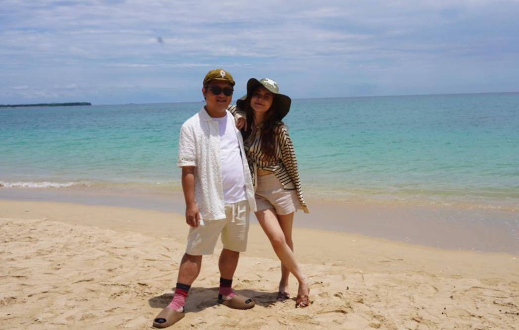 纳豆做错事跪门口女友依依：我没见过膝盖这么软的人