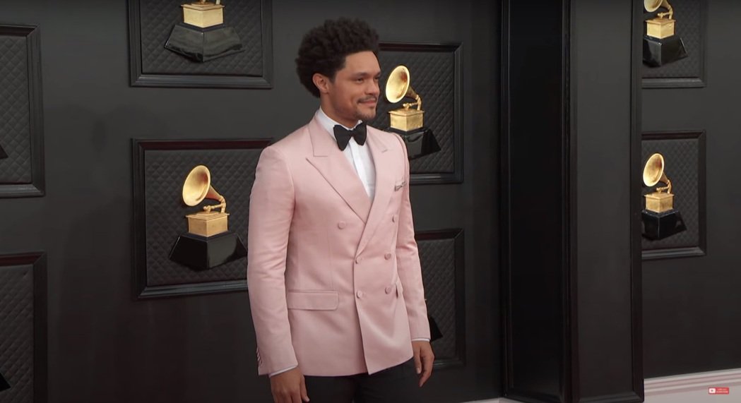 主持人拿威尔史密斯掌掴事件幽默开场