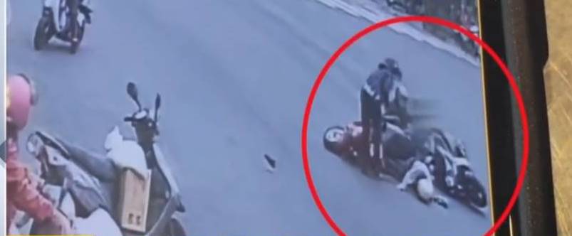 危险时先护孩！嘉义妈妈载5岁儿出车祸，倒地前一刻奋力挡车！