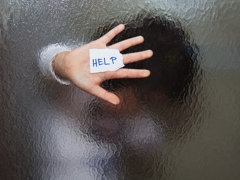 外公看电视「猥亵外孙女」！女童认为外公是对她最好的人，她不想举报外公