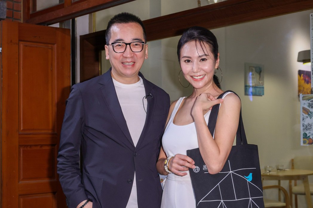 前妻还是最美！王世均合体洪晓蕾不怕惹怒「她」