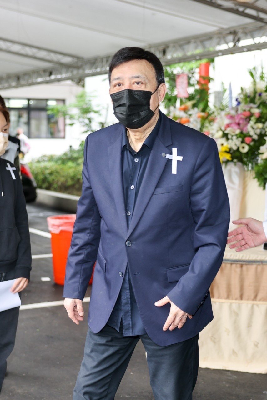 众星送别「宝岛歌王」文夏余天曝余苑绮癌指数又飙高