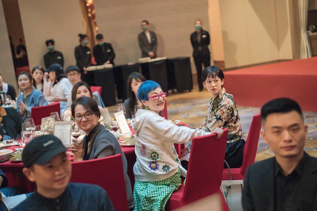 黄子佼寿宴照片曝光意外泄Selina鲜肉男友正面无罩照