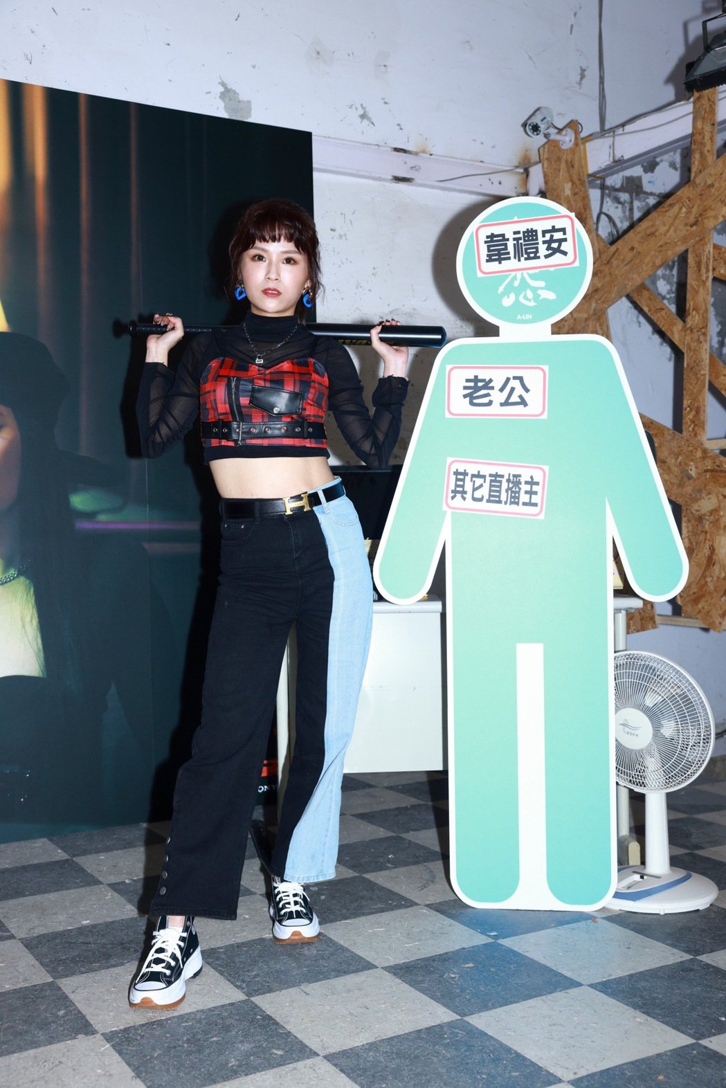 朋友的姐姐丢丢妹被曝家开堵场、遭劫千万现身挥棒猛砸自起底