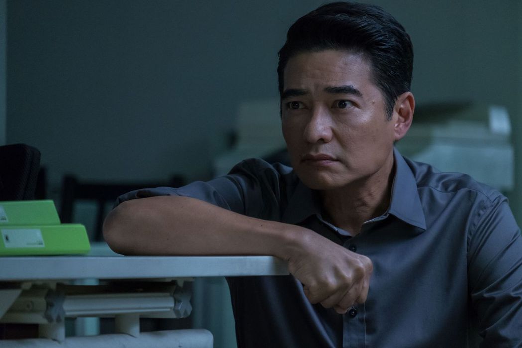 上班族超有感！办公室大乱斗 钉书机、裁刀成杀人武器