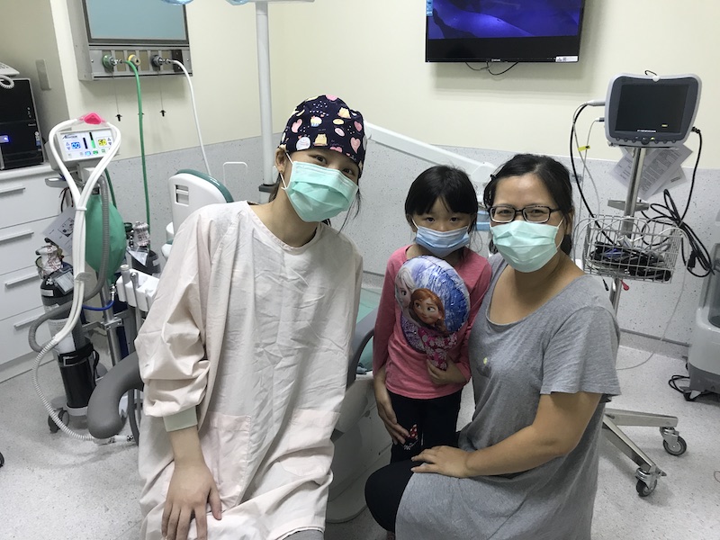 孩子害怕钻牙声、每次治疗都大崩溃?儿童的看牙救星「笑气镇静麻醉」!