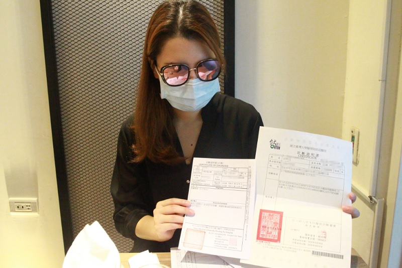 5岁女童遭狠拖出教室、重摔在地还跨过去，单亲妈怒投诉