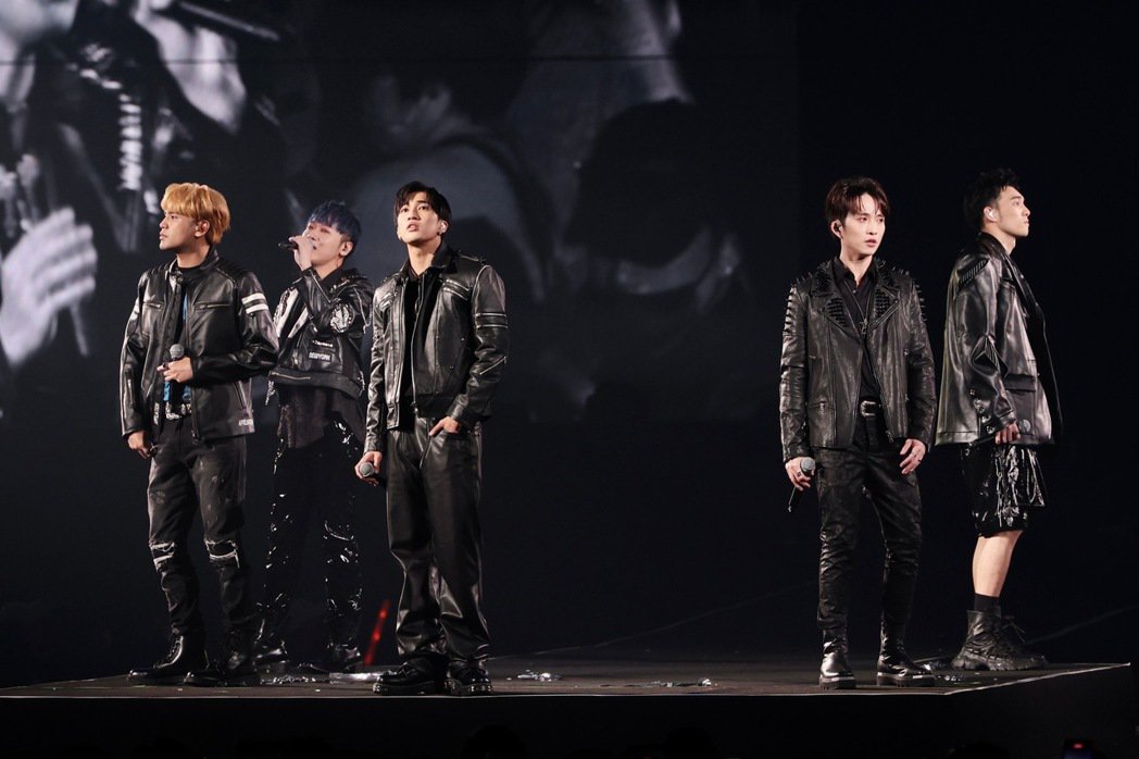 动力火车、五坚情组「七逃囝仔」颜志琳狂粉为女交差