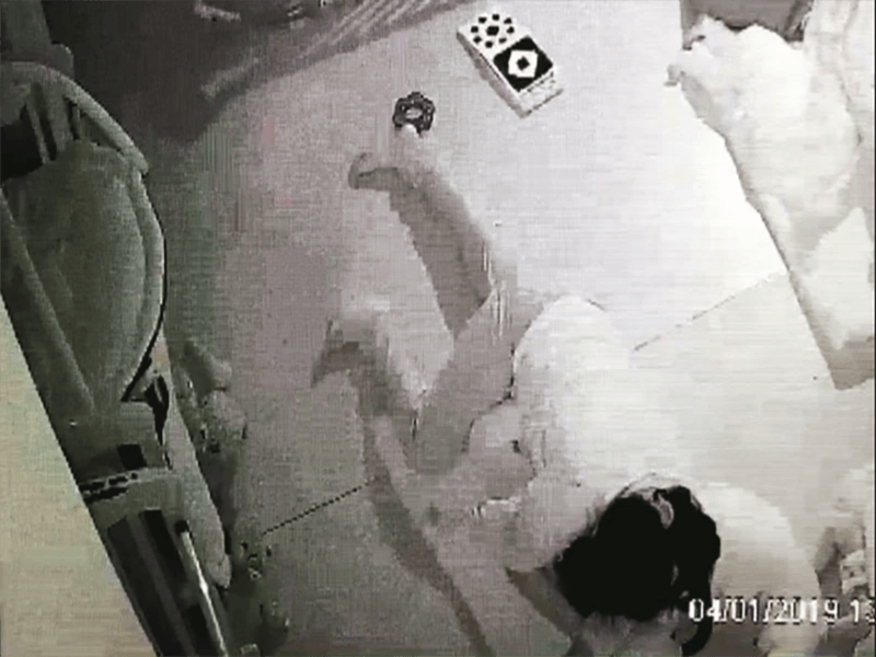 保母哄睡闷压男婴头部致死案今审判,愈挣扎压愈紧!