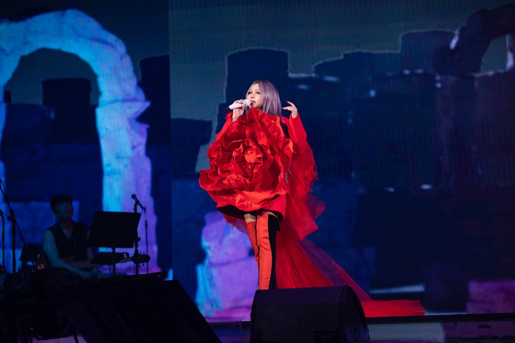 我们只是想听销魂美女张惠妹唱歌！「跳起来」留缺憾