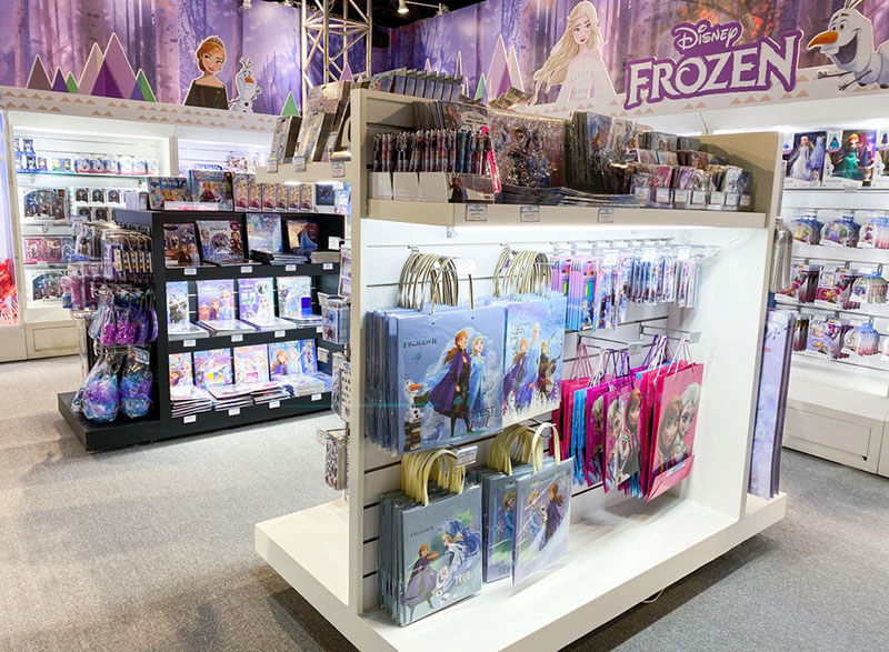 「冰雪奇缘梦幻特展」闪亮登场！1:1电影经典角色现身、高科技体感互动游戏