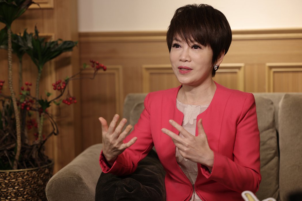 华视新闻出包陈雅琳董事会自请处分辞总经理