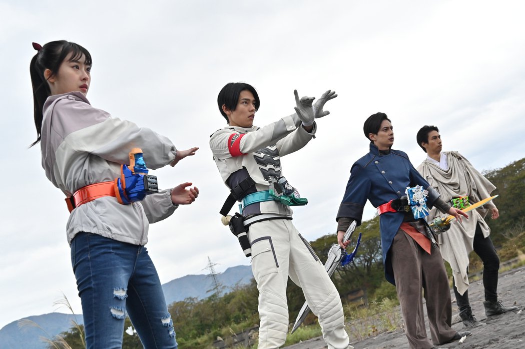 携手传递正义约定50年前田拳太郎吐假面骑士交棒心声