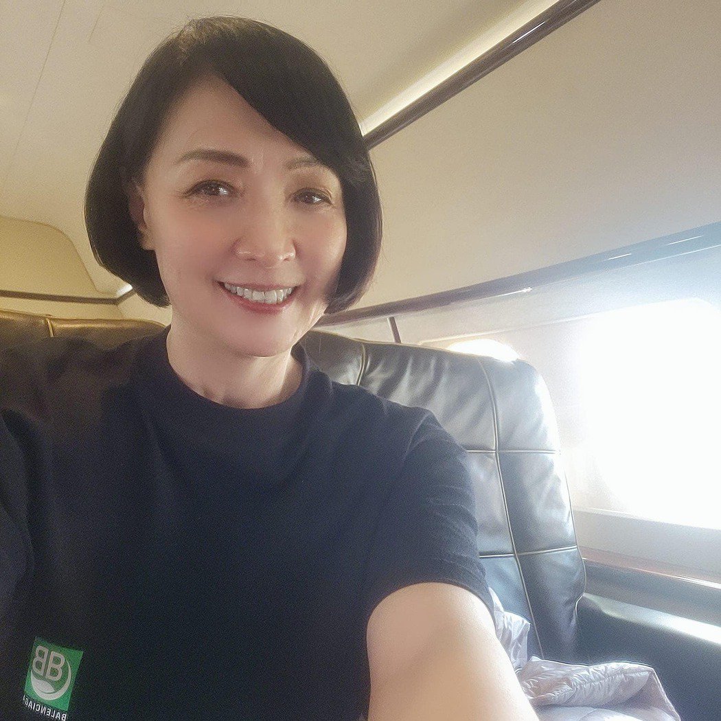 宝妈晒日本美食照惊p站「机场一个人都没有」