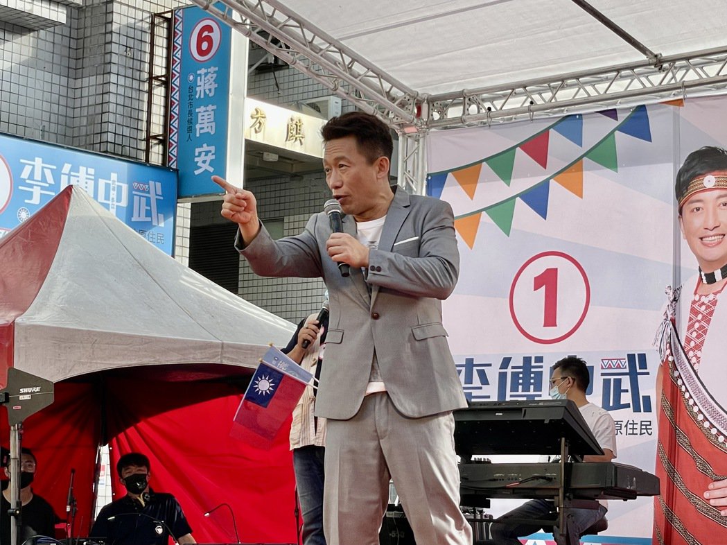 模仿天王郭子乾挺好友李傅中武带「柯P」3人跨党助选