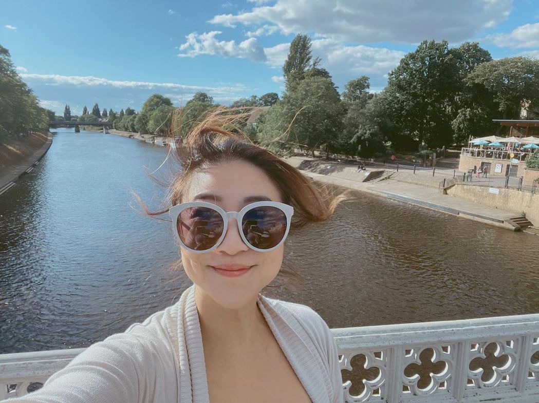 黄湘怡被爆早掰了9年婚社群狂晒英籍新欢