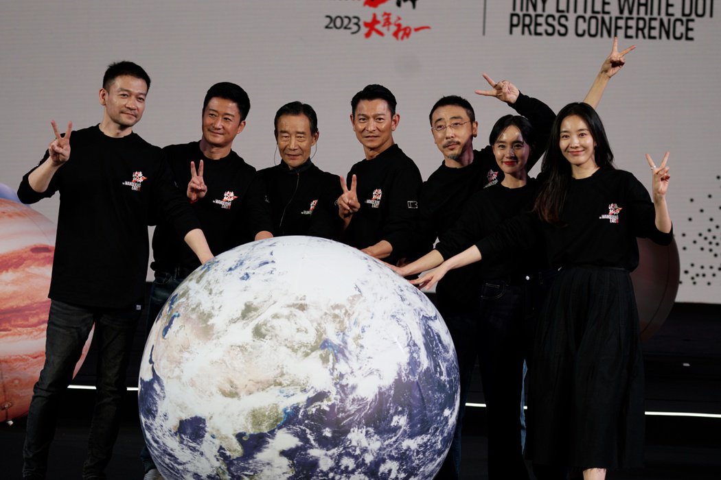 刘德华自嘲已不帅气「流浪地球2」穿太空装怕吃不消