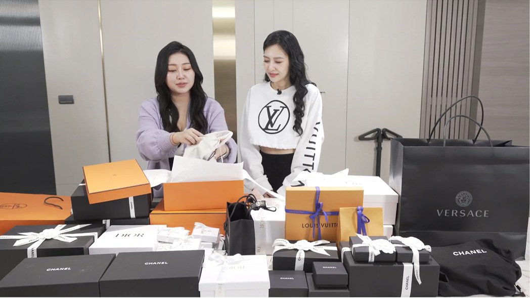 史上最狂豪宅开箱天后板妹买精品一律包色处理