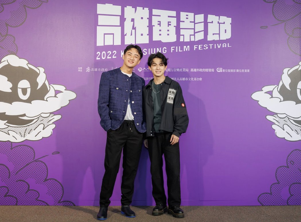 「龙魂」太中二 两青春小生认了「耻度最大演出」！