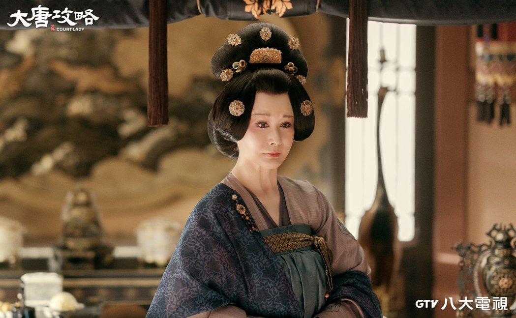 一代女皇惊艳现身！潘迎紫霸气登场要粉「快狠准」