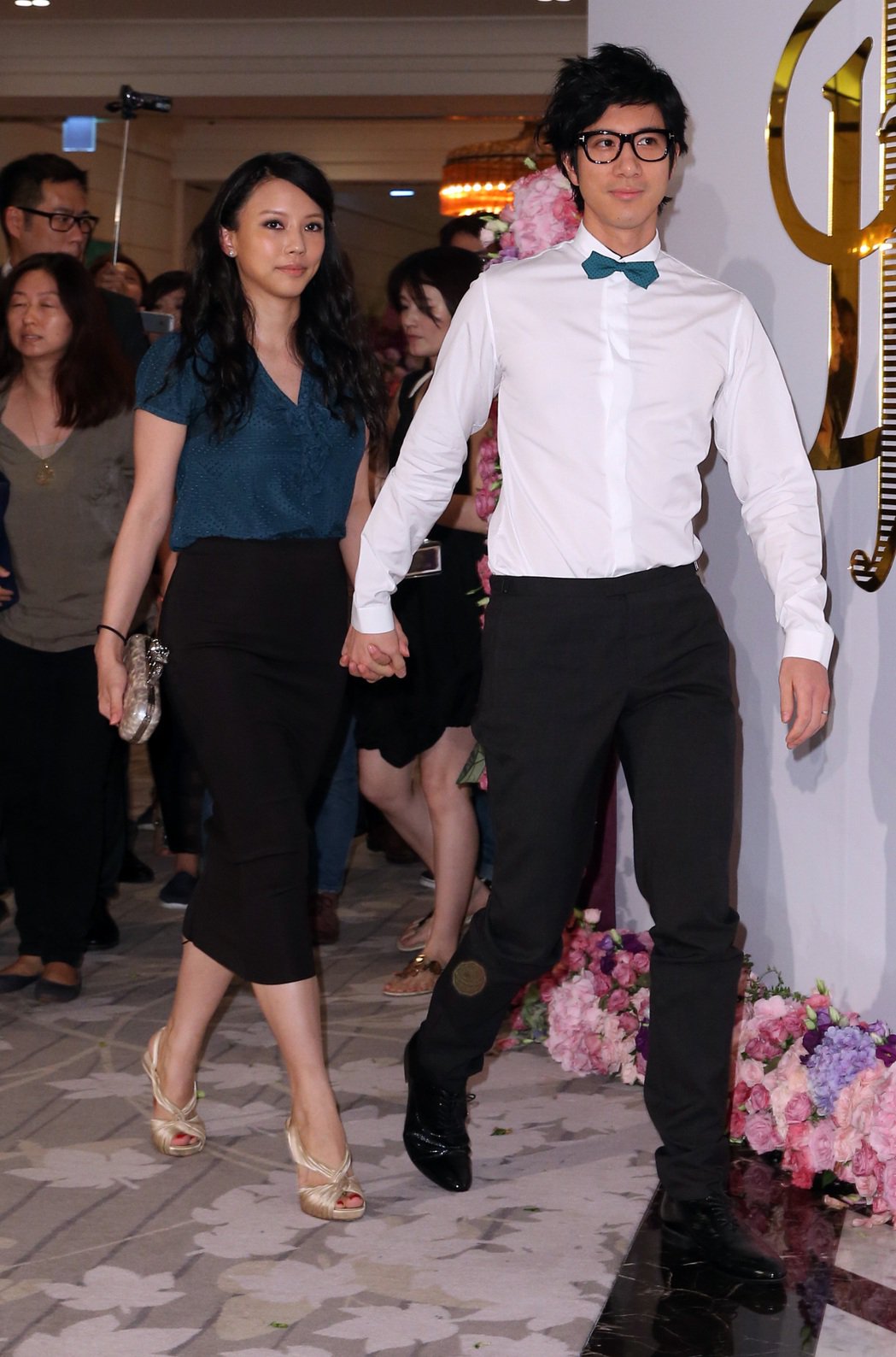 李靓蕾遭出征乡民女神qn分析「力宏公关操作」：利益太庞大