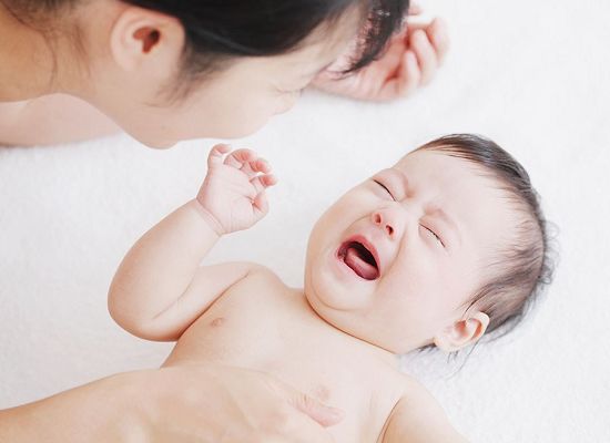 宝宝哭闹不止,唱歌哄更有效