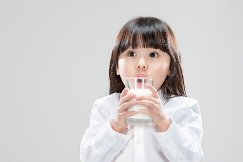 儿童牛奶真的好?专家:3岁前尽量不要喝儿童奶
