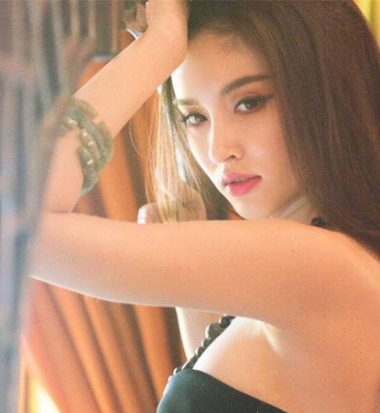 被誉为泰国最美的变性人Poy,比大部分女孩子都好看。毫无攻击性的那种美,美哭