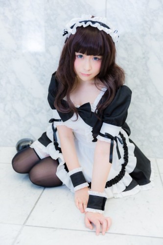 又到了为大家介绍妹子的时间了，今天要为大家安利的是一位来自日本的coser—　♀ニ子。モニ子喜欢漫画cos还有音乐，也是一位DJ。身材姣好的她还拍摄了很多福利美照，如果你是制服控的话千万不要错过哦，一起来欣赏一下吧。