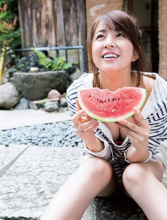 日本写真偶像柳百合菜(柳ゆり菜) 女神变身亲切的冰凉西瓜大奶妹