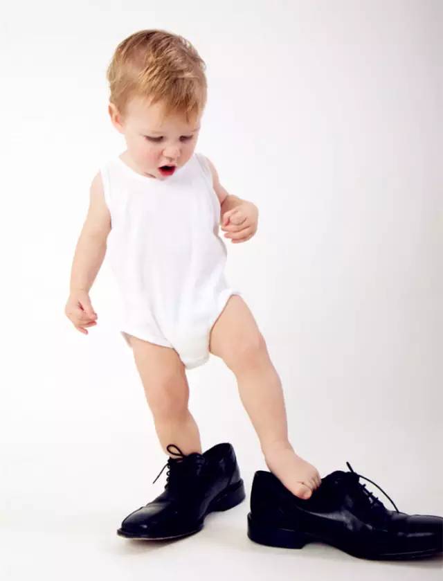 当爹妈这样做时，孩子的专注力被破坏