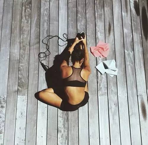 有效缓解经期不适的7个体式，痛经的MM一定要看