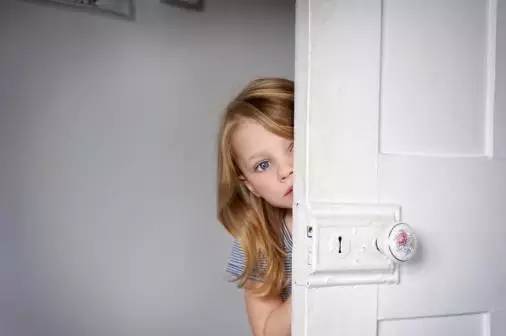 别不信！孩子自卑害羞，其实是你教的