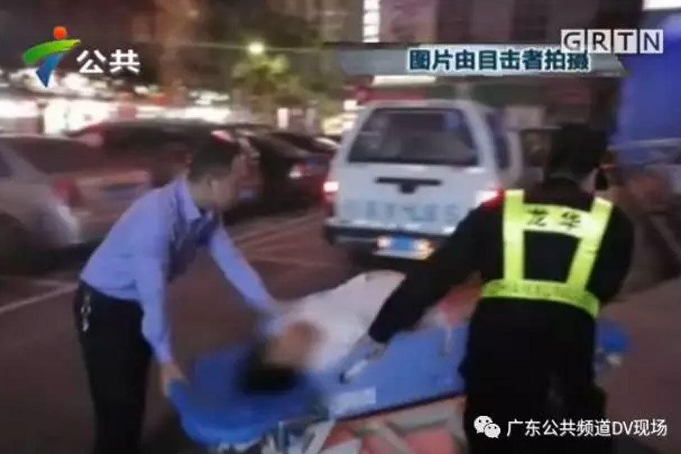 深圳龙华孕妇怀孕8个月突然下体出血 丈夫见车就拦遭拒