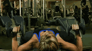 平胸必看！女生能把胸练大吗？想要胸变大你需要这