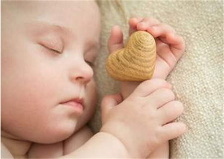 睡觉时身体突然抖一下的原因 睡觉时身体突然抖一下的原因