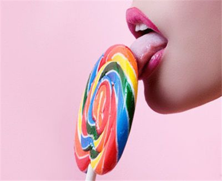 舌苔厚白吃什么药