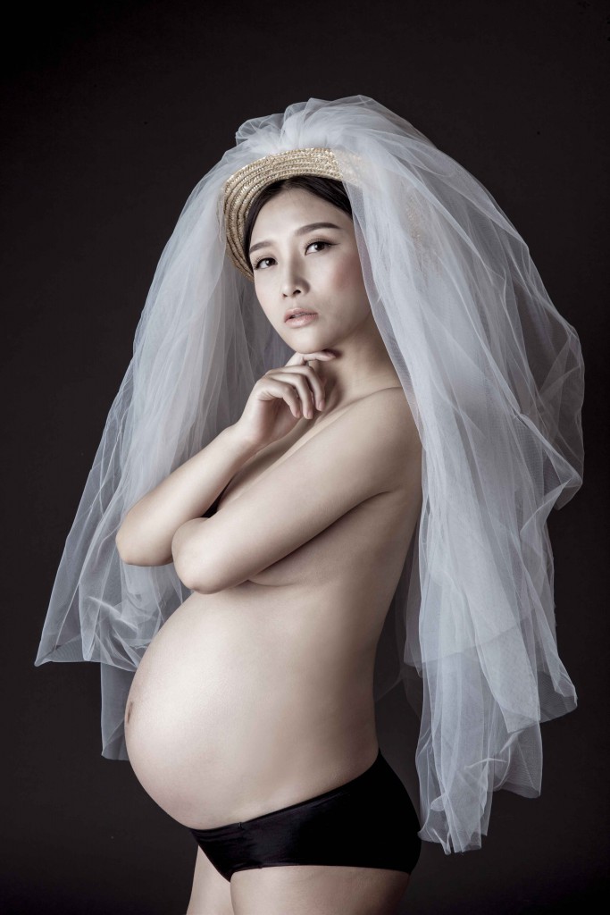 七个月胎儿裸孕妇写真摄影
