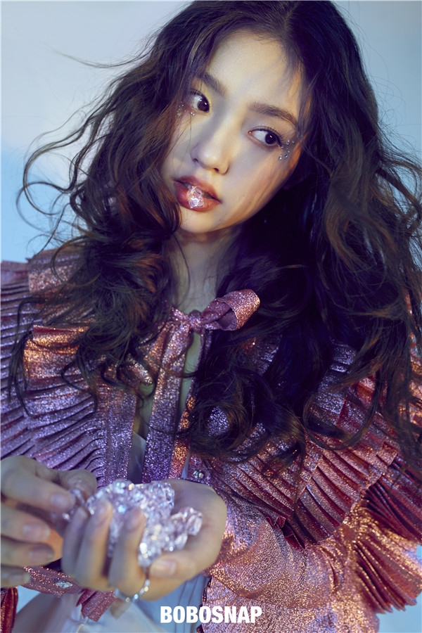 林允化身黄金时代时髦少女 复古大片展现别样魅力