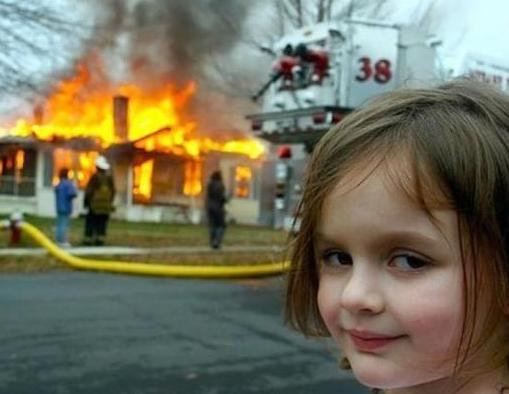 2岁女童被熊孩子关进电梯坠楼 5岁男孩将女童关电梯谁负责