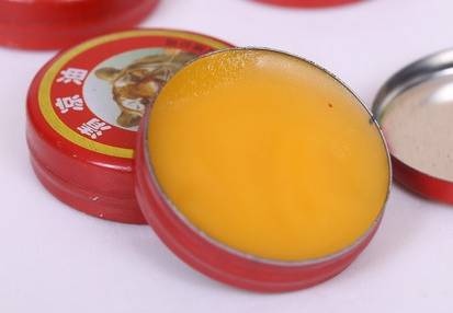 宝宝发烧可以擦清凉油吗 清凉油的作用早知道