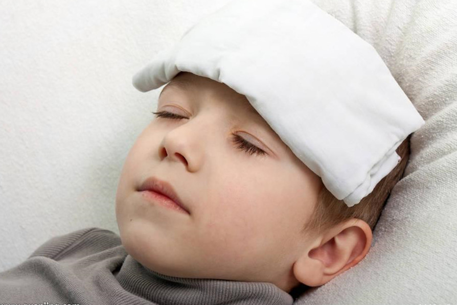 宝宝发烧可以擦清凉油吗 清凉油的作用早知道